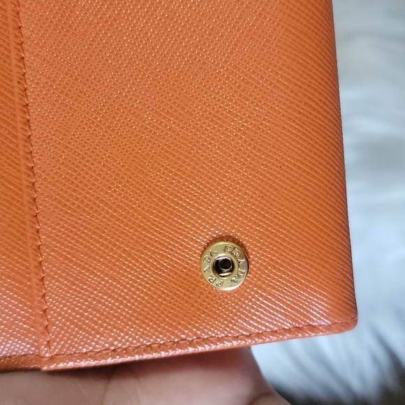 PRADA - Picture 14 of 16